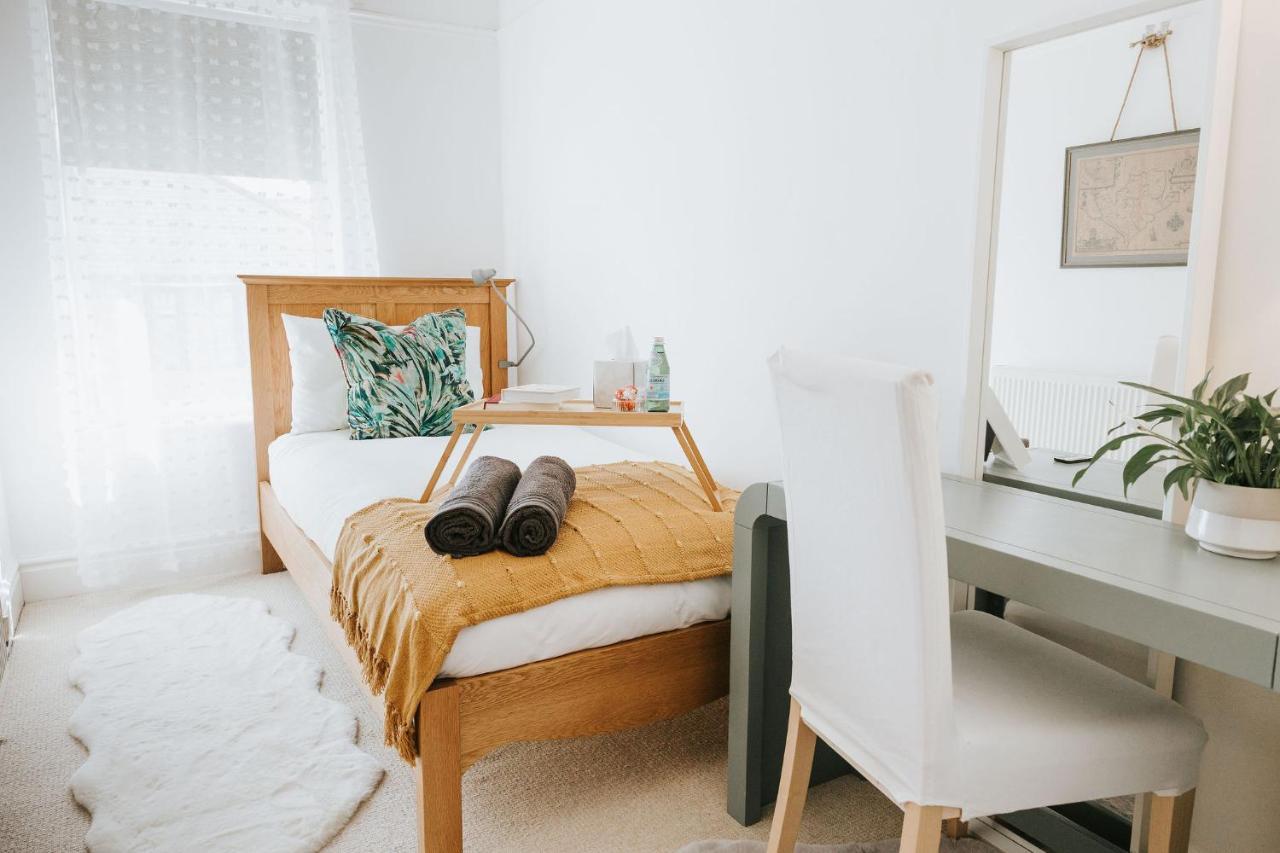 Female Guests Cosy Room Preston City Centre Экстерьер фото