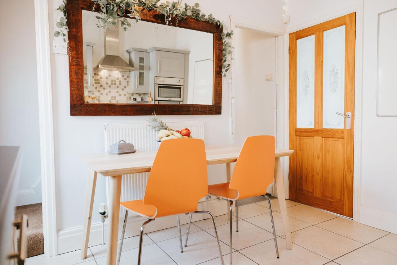 Female Guests Cosy Room Preston City Centre Экстерьер фото